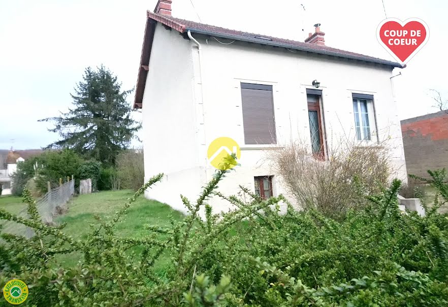 Vente maison 4 pièces 87 m² à Saint-Amand-Montrond (18200), 110 000 €