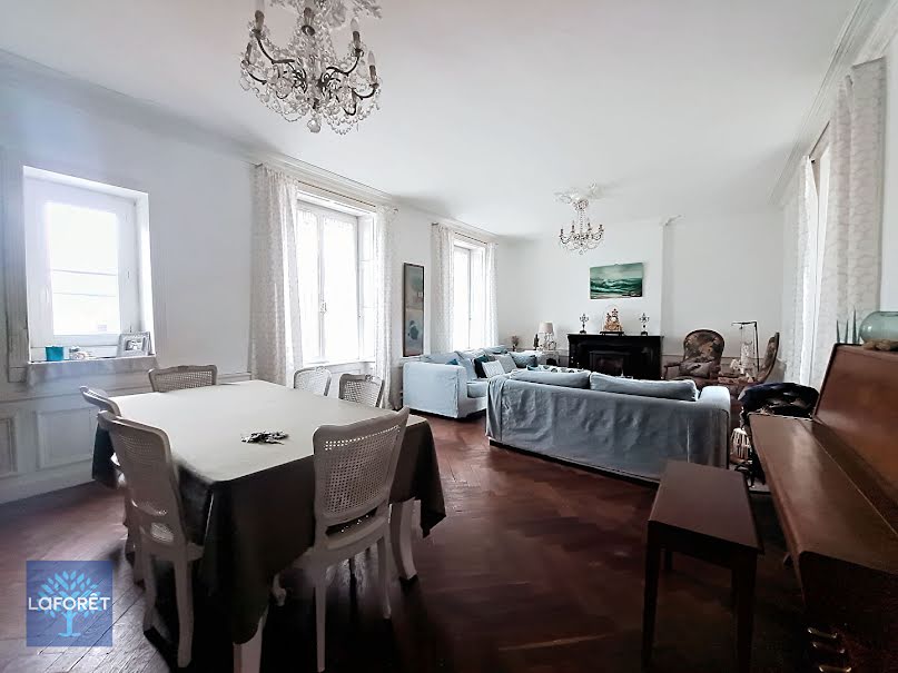 Vente maison 10 pièces 240 m² à Saint-Denis-de-Gastines (53500), 226 000 €