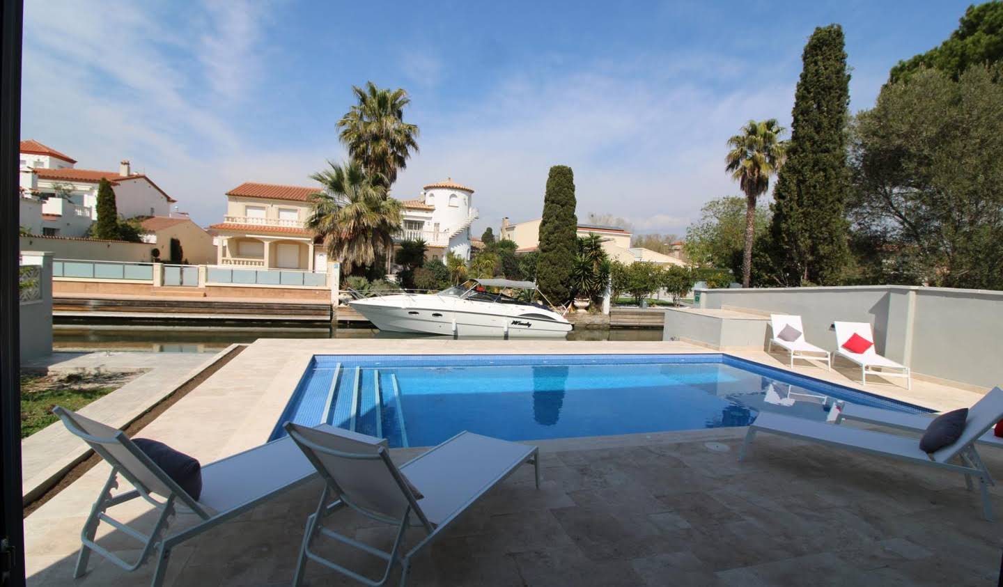 Villa with terrace Empuriabrava