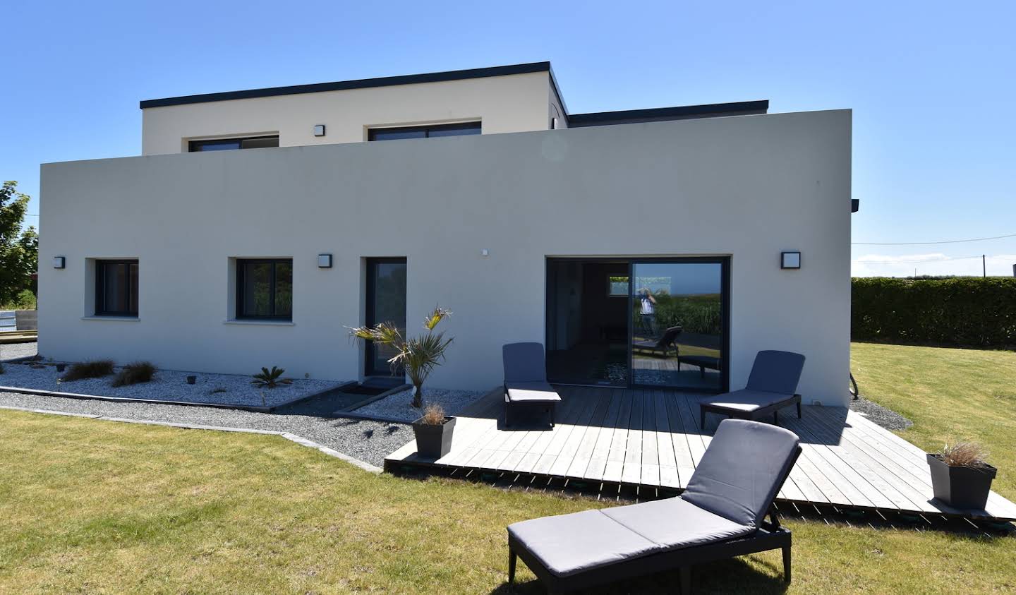 Maison contemporaine avec piscine en bord de mer Plouescat