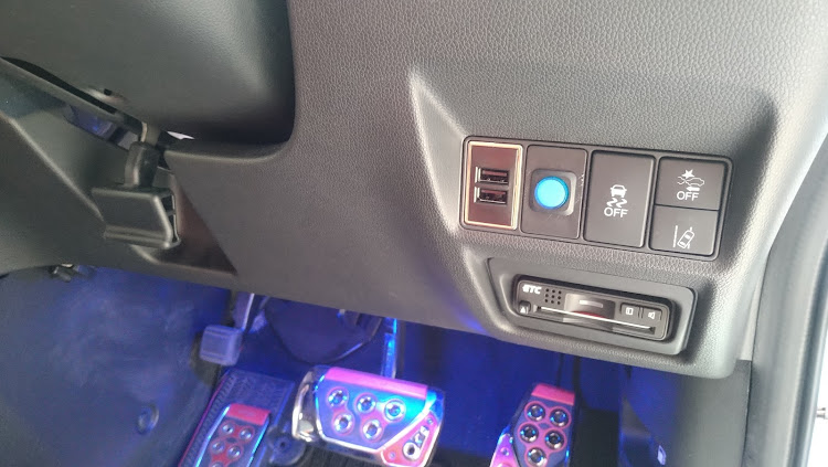 ステップワゴンの車検前整備・くるまドットコム・USBポート増設に関するカスタム事例の投稿画像6枚目