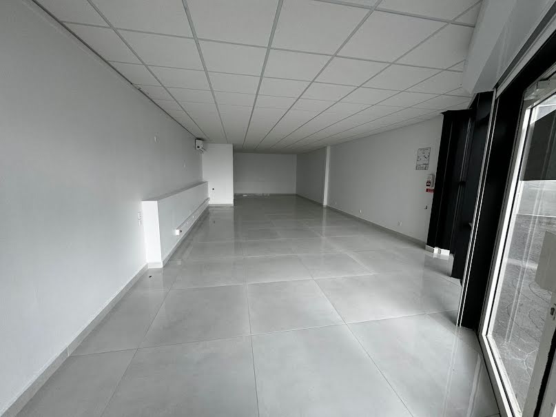 Location  locaux professionnels  65 m² à Baie mahault (97122), 1 426 €