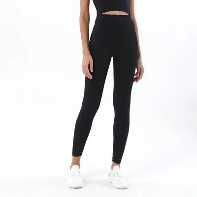 Calças de yoga femininas lixadas de dupla face, macias e confortáveis, ideais para exercícios e relaxamento, com um ajuste que abraça o corpo.