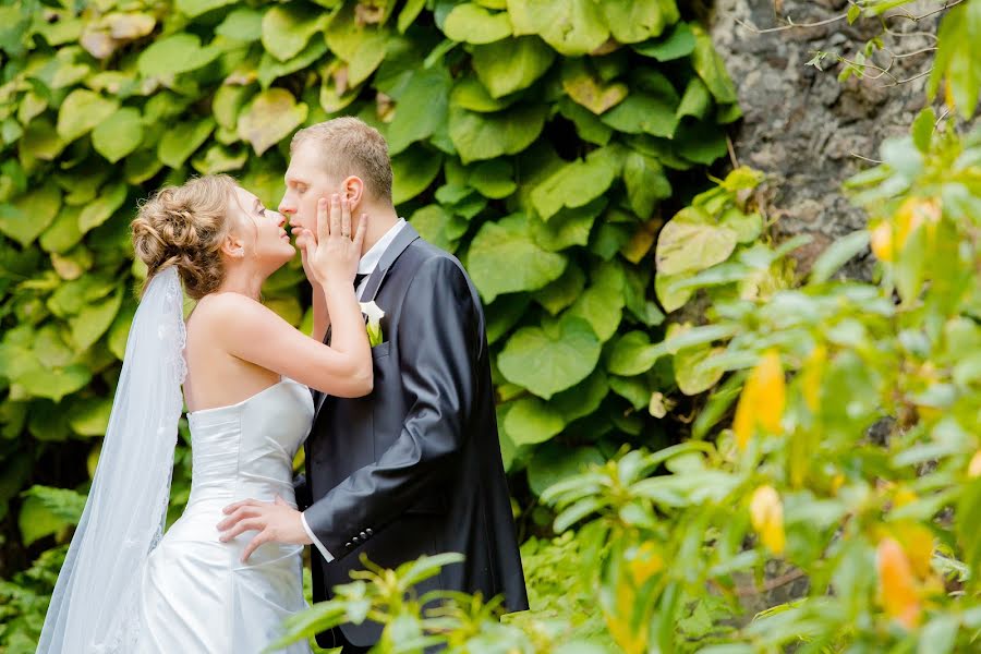 Fotógrafo de casamento Olga Aigner (laceslice). Foto de 21 de março 2017