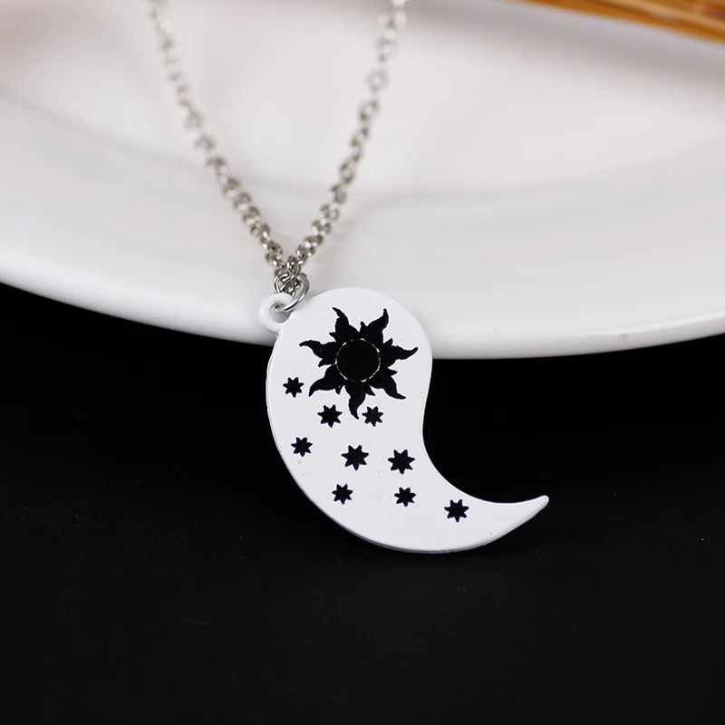 Schlichte Sonnenstern Mond Halskette Tai Chi Anhänger für Paare, Herren- und Damen-Schmuck. Stilvolles Symbol für Harmonie. Perfektes Geschenk.