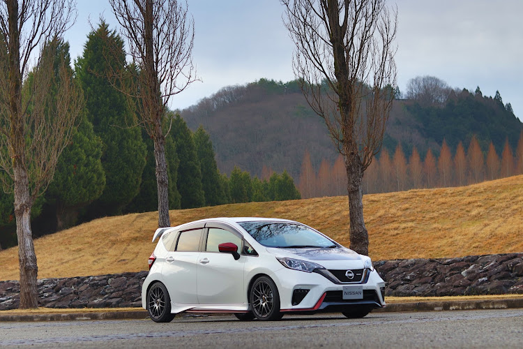 ノートの同級生と遭遇か💦⁉️・GW・ゴールデンウィーク・車好き女子・女性オーナーに関するカスタム事例の投稿画像1枚目