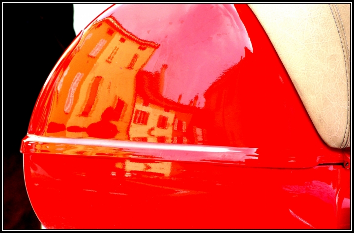 Riflessi.....in rosso di CORRADO RIZZOLI PHOTOGRAPHER