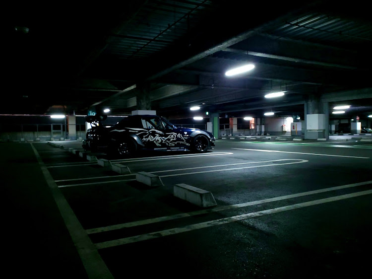 ロードスターの立駐盛り・野蛮な速度的なアレ・汚くても夜なら割とバレない・画像編集で何でもそれっぽくなる説に関するカスタム事例の投稿画像5枚目