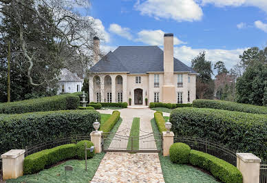 House with pool and garden 9