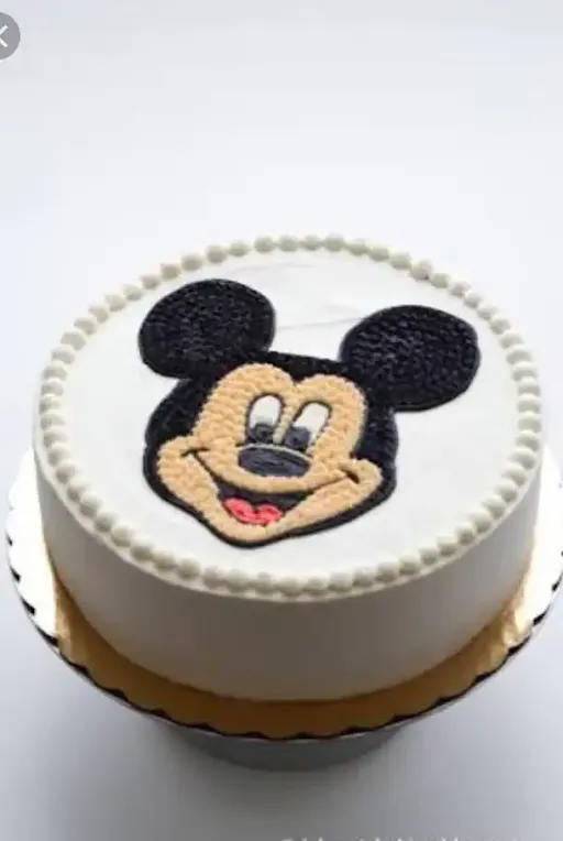 Butterscotch Mickey Face Cake