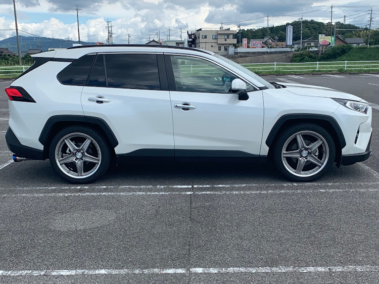 RAV4のゆうやさんが投稿したカスタム事例の投稿画像1枚目