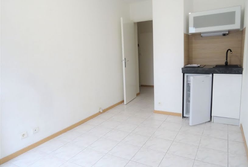 Location  appartement 1 pièce 17 m² à Corbeil-Essonnes (91100), 490 €