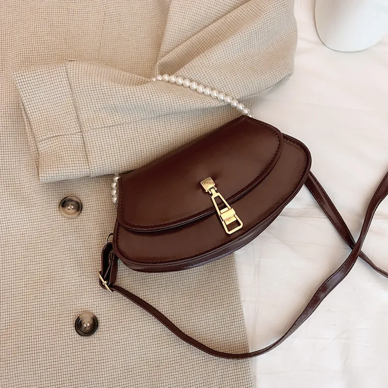 Sac bandoulière femme tendance, simple et portable, style selle rétro diagonal, idéal pour un look chic et décontracté quotidien