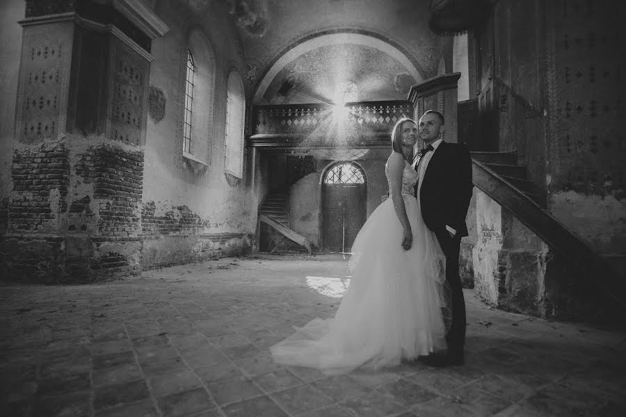 結婚式の写真家Tomasz Mosiądz (vintageartstudio)。2017 8月12日の写真