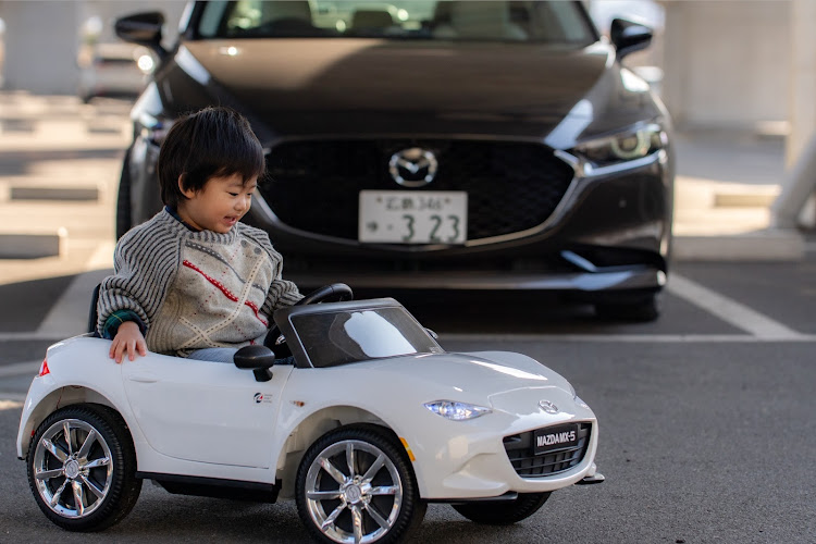 MAZDA3の新春ミーティング・乗れるラジコン・NDロードスター・MOBIMAX・SIRUI Aurora 85mm F1.4に関するカスタム事例の投稿画像6枚目