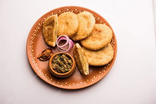 Maida Fried Cheesy Litti Chokha