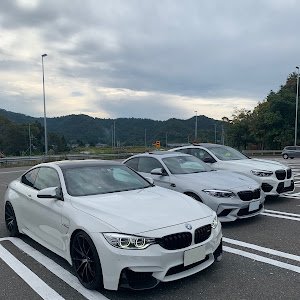 M4 クーペ F82