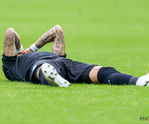 Aiai Noa Lang... Aanvaller staat twee minuten op het veld waarna hij geblesseerd uitvalt, transfer in gevaar