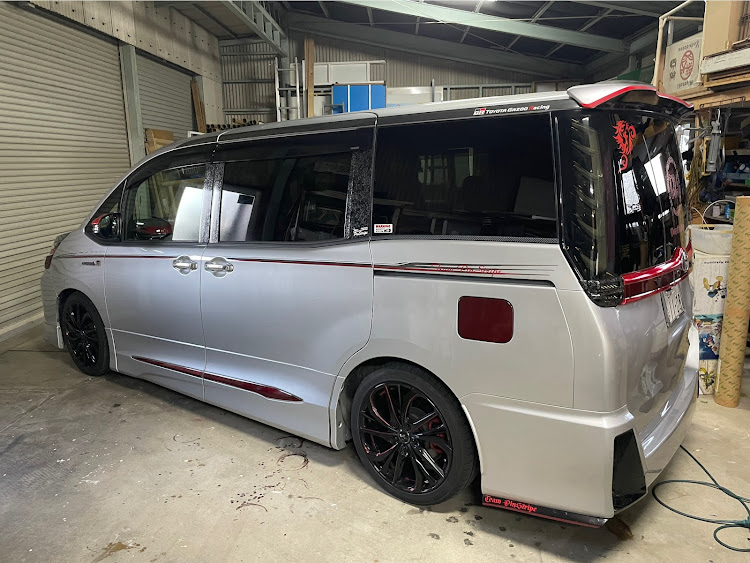 ヴォクシーのチームピンスト・ダークレッド・No.001・フォージドカーボン・プチ弄りに関するカスタム事例の投稿画像2枚目
