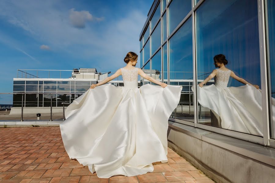 Wedding photographer Yuliya Spirova (spiro). Photo of 4 November 2019