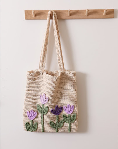 Title 1, Tulip Handwoven Handheld Material Bag, a versat...