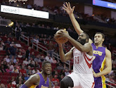 VIDEO: Rockets knallen weerloze Lakers op een hoopje