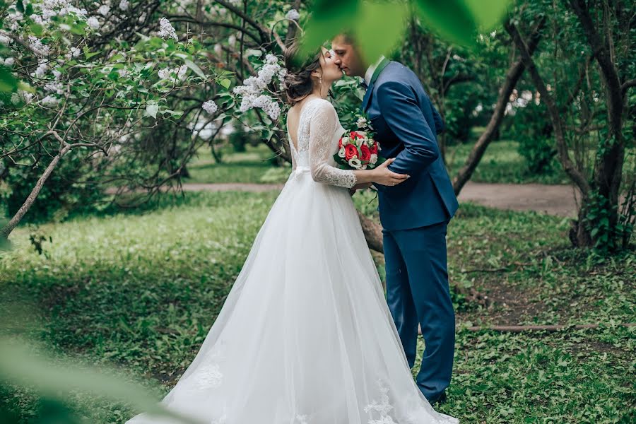 Fotografo di matrimoni Anna Botova (arcobaleno). Foto del 16 luglio 2018