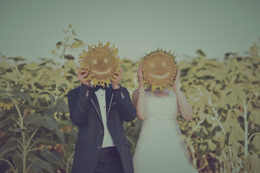 Fotógrafo de casamento Samet Başbelen (sametbasbelen1). Foto de 3 de janeiro 2015