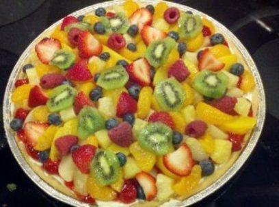 Fruit Pizza ready to slice and serve.