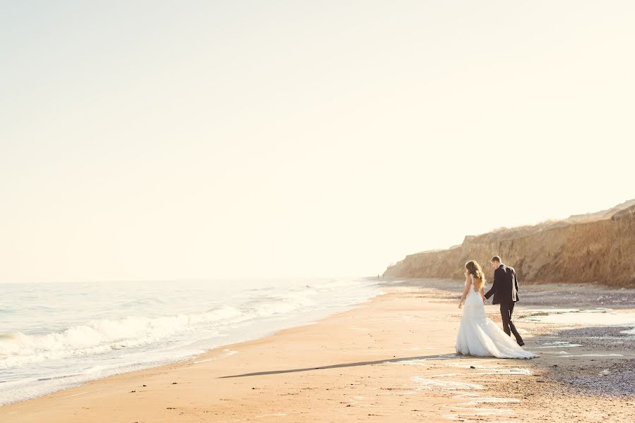 Fotógrafo de casamento Kseniya Ivanova (kinolenta). Foto de 17 de maio 2019