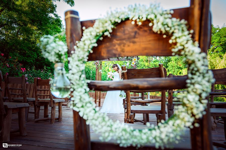 Fotógrafo de casamento Oleg Panov (olegpanov161). Foto de 18 de novembro 2017