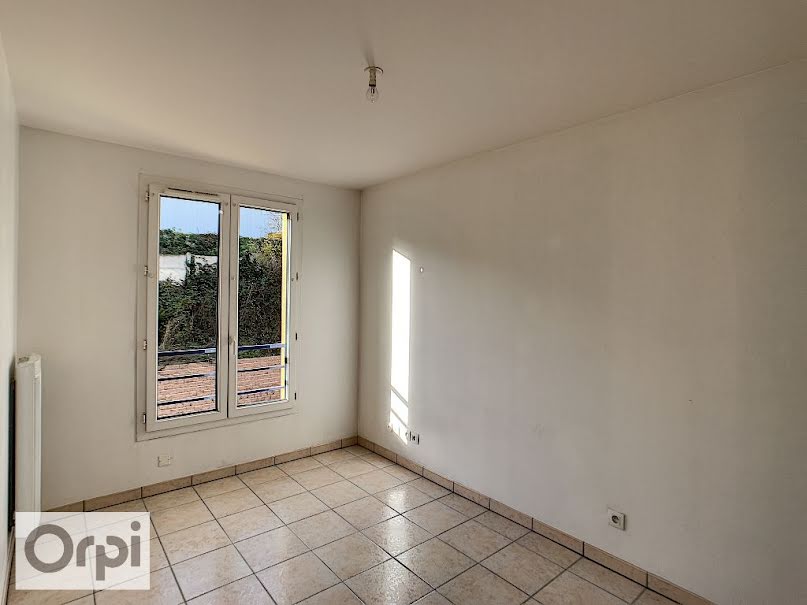 Location  appartement 2 pièces 41 m² à Montluçon (03100), 416 €