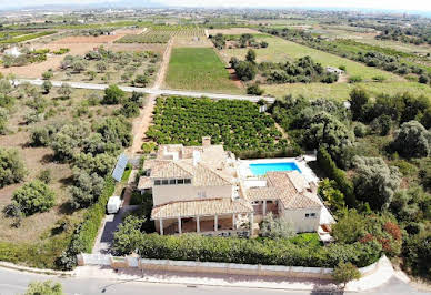 Villa avec piscine et terrasse 2