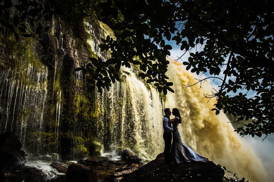 Wedding photographer Raymond Fuenmayor (raymondfuenmayor). Photo of 14 May 2019