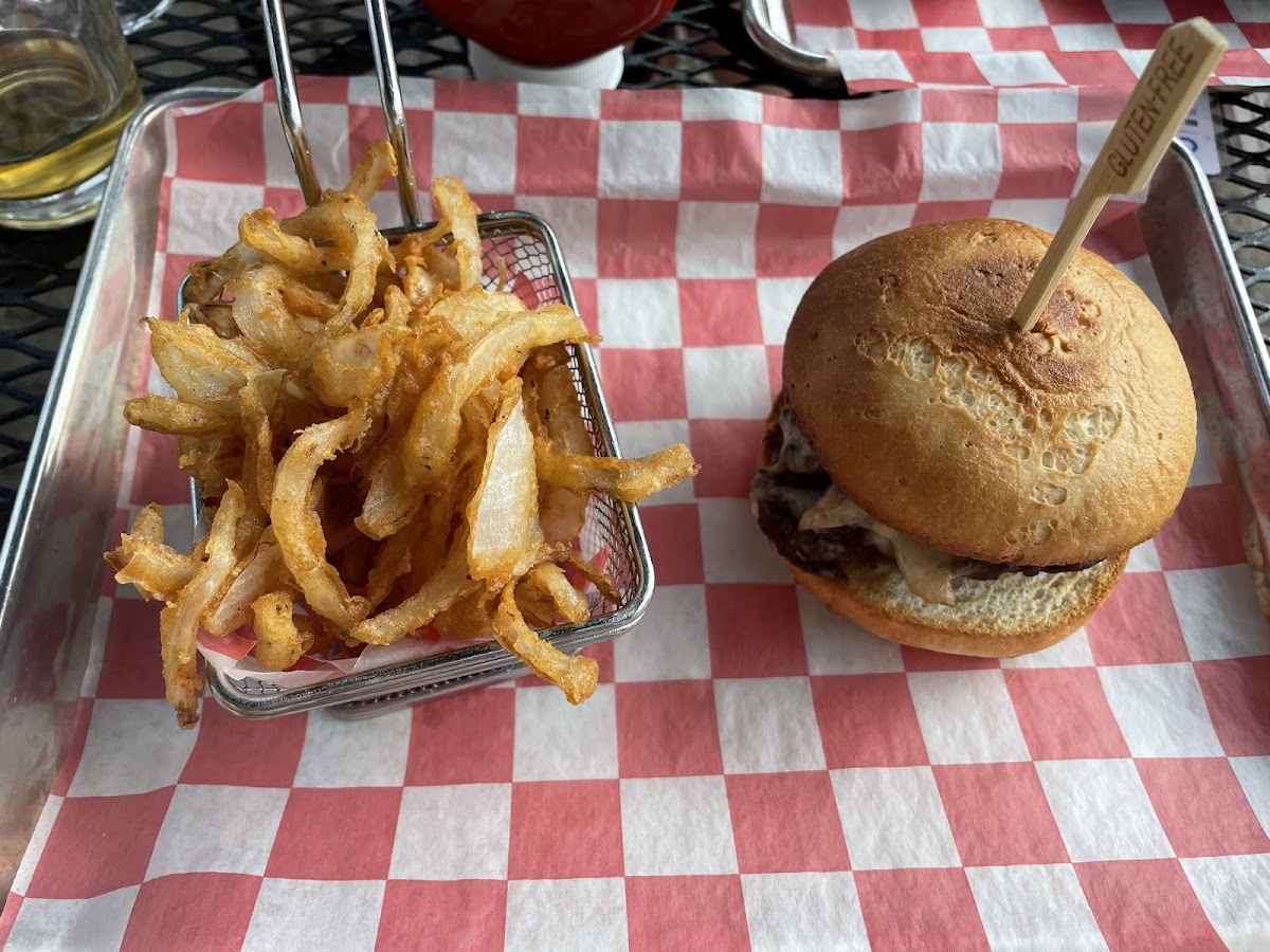 Cheese burger w/ fried onion rings