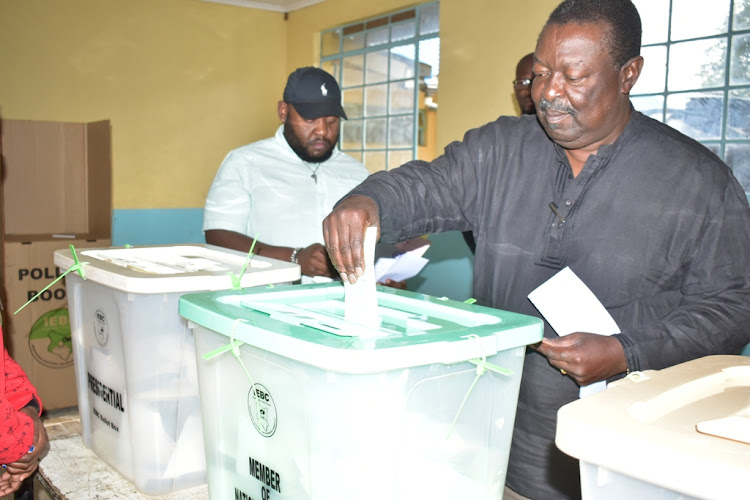 ANC leader Musalia Mudavadi casting his vote at Mululu Primary in Sabatia constituency on Tuesday, August 9.