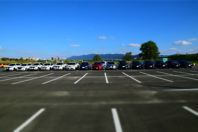 ヴェゼルのヴェゼル オフ会・納車して初洗車・かっこよすぎたに関するカスタム事例の投稿画像1枚目