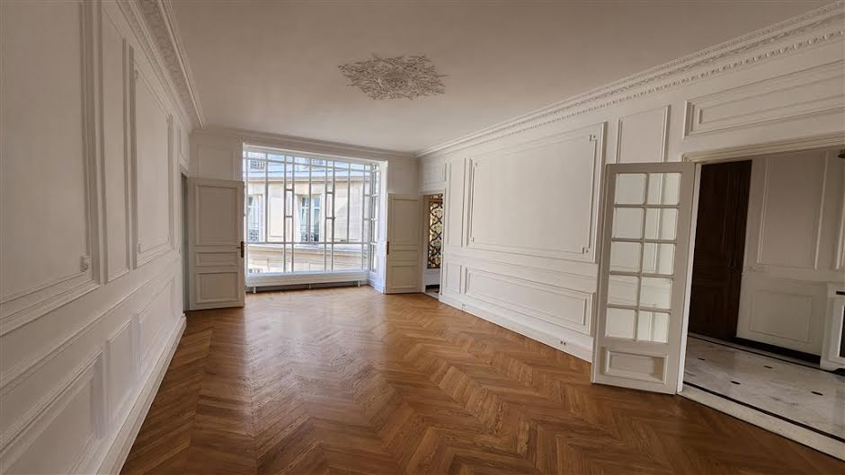 Location  locaux professionnels  267 m² à Paris 8ème (75008), 16 065 €