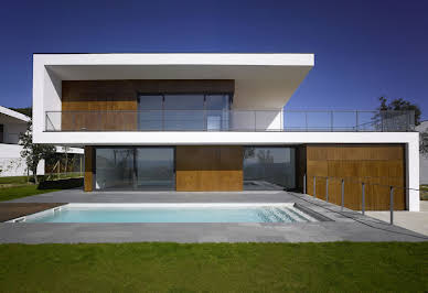 House with pool 3