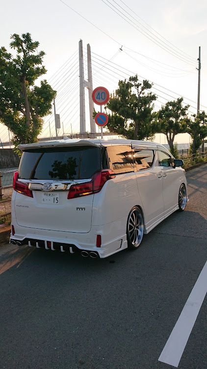 アルファードの仕事終わりにパシャリ・今日も一日お疲れ様でした。・#コンプリートカー・#エムズスピード・夕焼けショットに関するカスタム事例の投稿画像2枚目