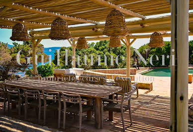 Villa avec piscine en bord de mer 3