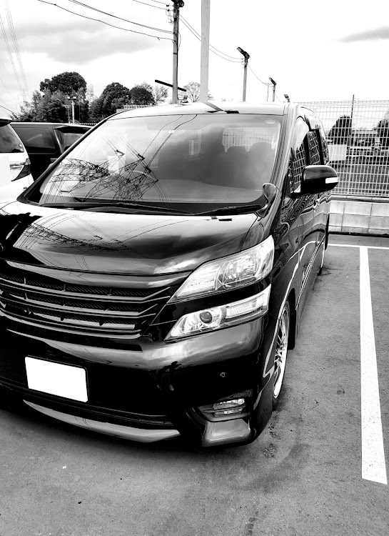 ヴェルファイアのカスタムへの道・洗車・楽しみがあると頑張れる・ヴェルファイアLIFE・モノクロに関するカスタム事例の投稿画像1枚目