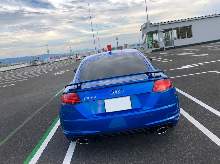 TT RS クーペのaudi・アウディ・TTRS・ポルシェ・718ケイマンGTSに関するカスタム事例の投稿画像3枚目