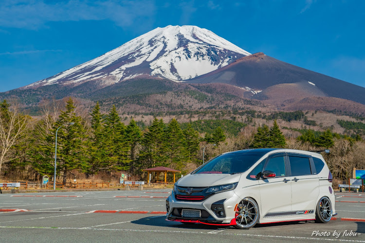 フリードの富士山・水ヶ塚公園・富士山と愛車・富士山とコラボ・フルサイズ一眼レフに関するカスタム事例の投稿画像1枚目