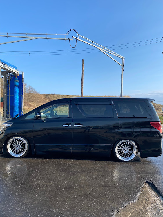 アルファードのタイプゴールド・ジスタンスw10m・洗車・さむいいいいいいいいいいいいいいに関するカスタム事例の投稿画像1枚目