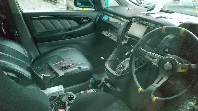 アルファードVの車上荒し・外し・戻し・１０年に関するカスタム事例の投稿画像1枚目