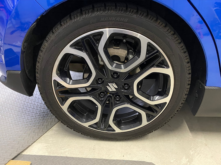 スイフトスポーツの代車・S660・DIY・スイスポ・冬タイヤから夏タイヤへに関するカスタム事例の投稿画像3枚目