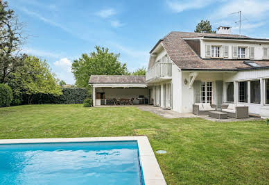 House with garden and terrace 2