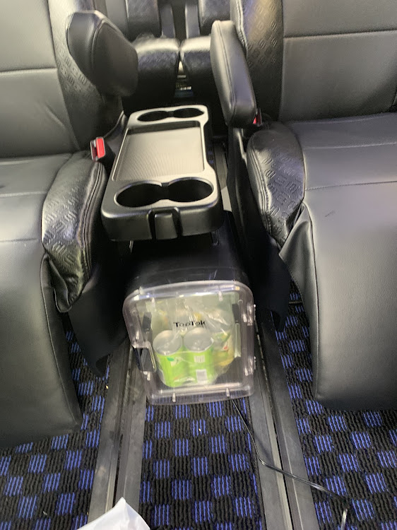 ヴェルファイアの車内撮影・ハンドルカバー・DADギャルソン・ネックパットに関するカスタム事例の投稿画像4枚目