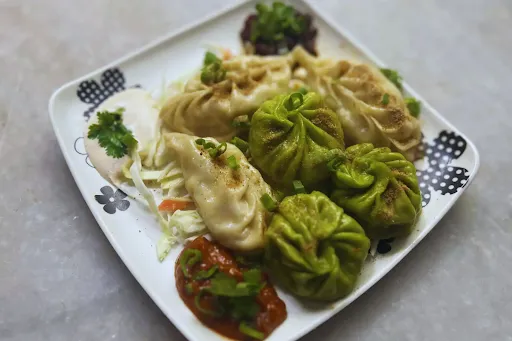 Veg Steamed Momos [6 Pieces]